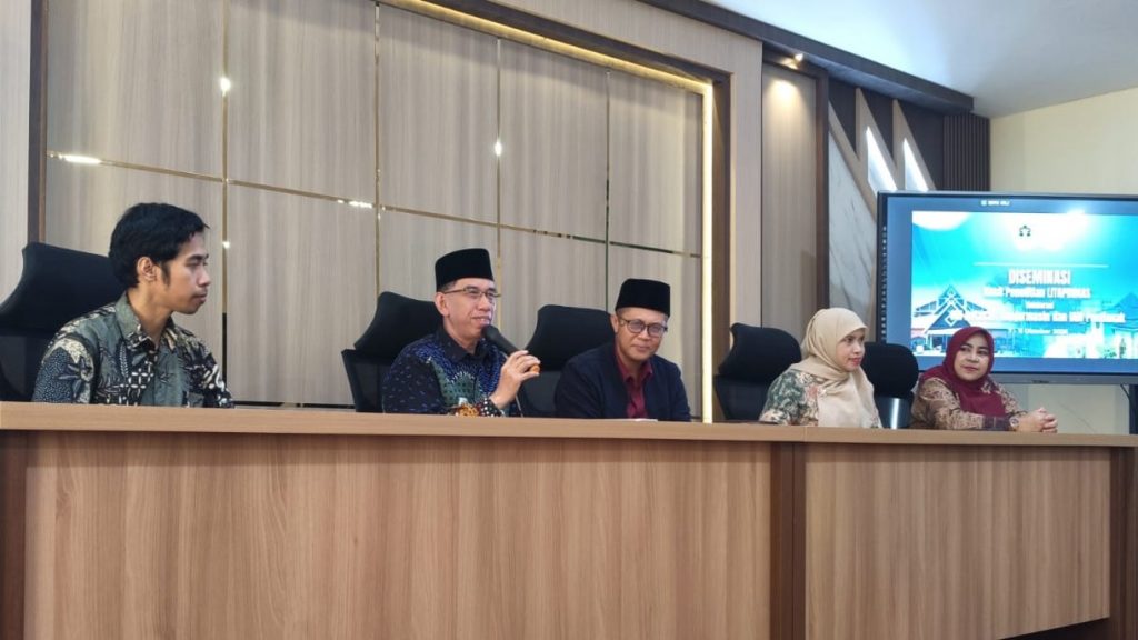 Dr. H. Hasni Noor, M.Ag. saat memberikan sambutan.