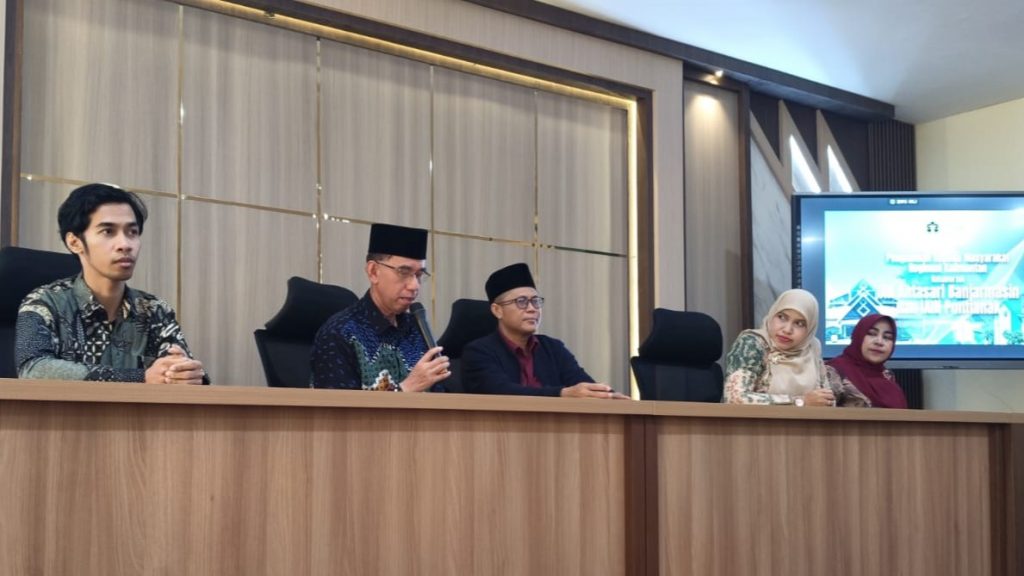 Dr. H. Hasni Noor, M.Ag. saat memberikan sambutan.