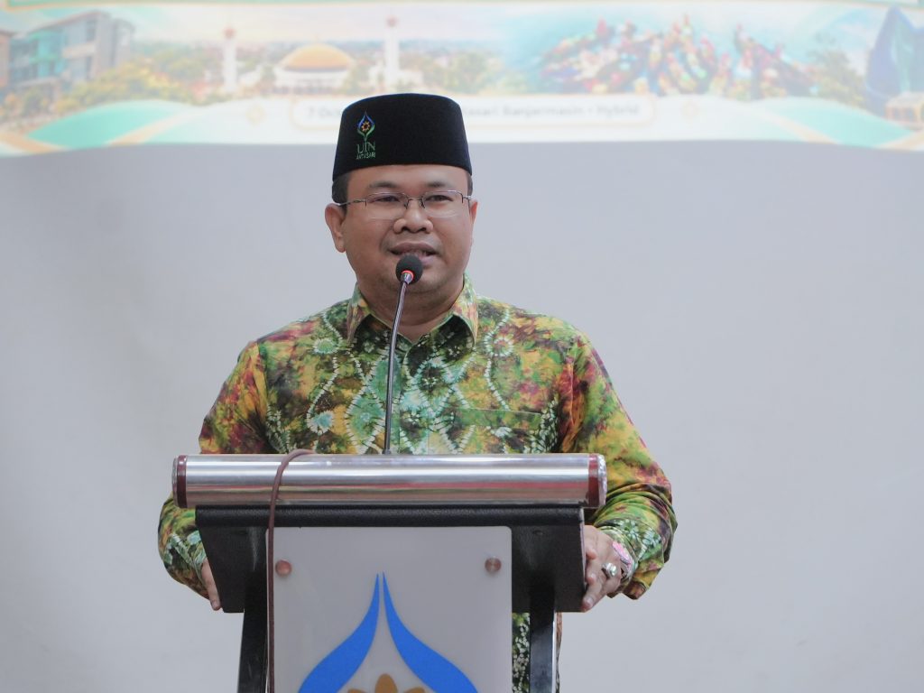 Dr. Taufik Hidayat, S.Psi., Psikolog, M.Kes. saat menyampaikan laporan