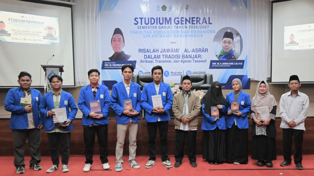 Foto bersama dengan para peserta teraktif.