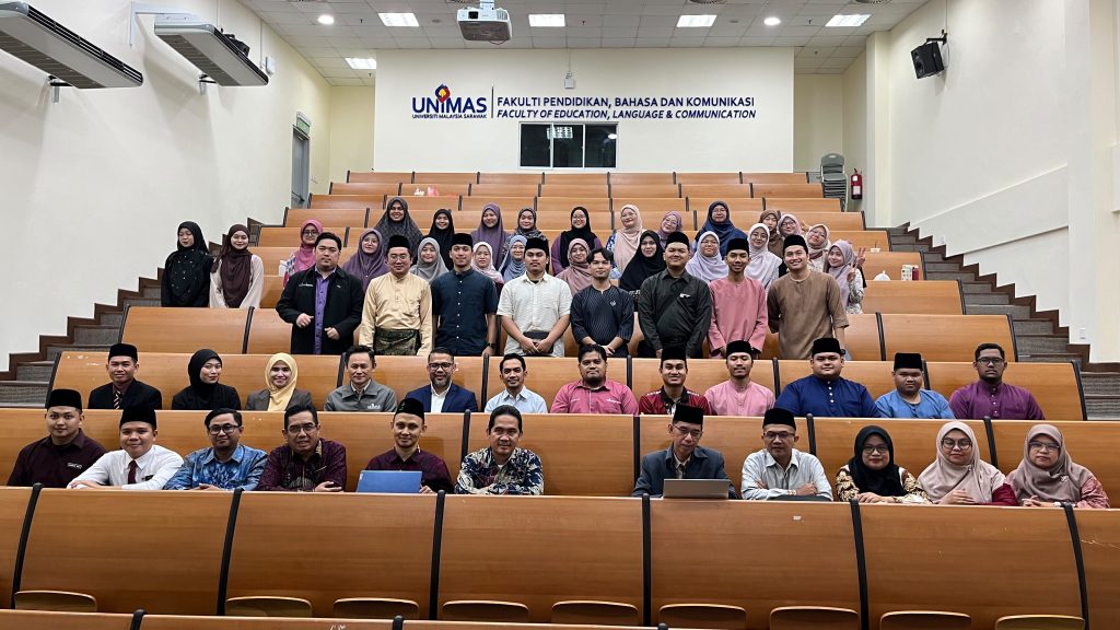 Foto bersama dengan peserta.