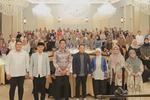 Foto bersama dengan peserta. Foto bersama dengan peserta.