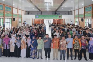 Foto bersama dengan peserta. Foto bersama dengan peserta.