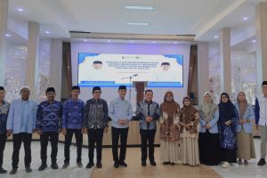 Foto bersama di bagian depan. Foto bersama di bagian depan.