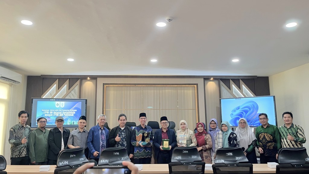 Foto bersama usai acara.