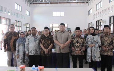 Foto bersama usai pembukaan.