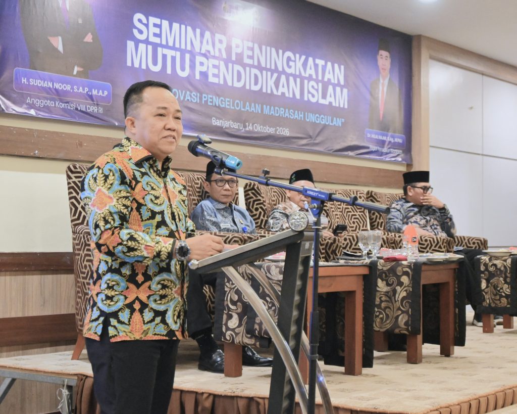 H. Sudian Noor, M.A.P. saat memberikan keynote speech.