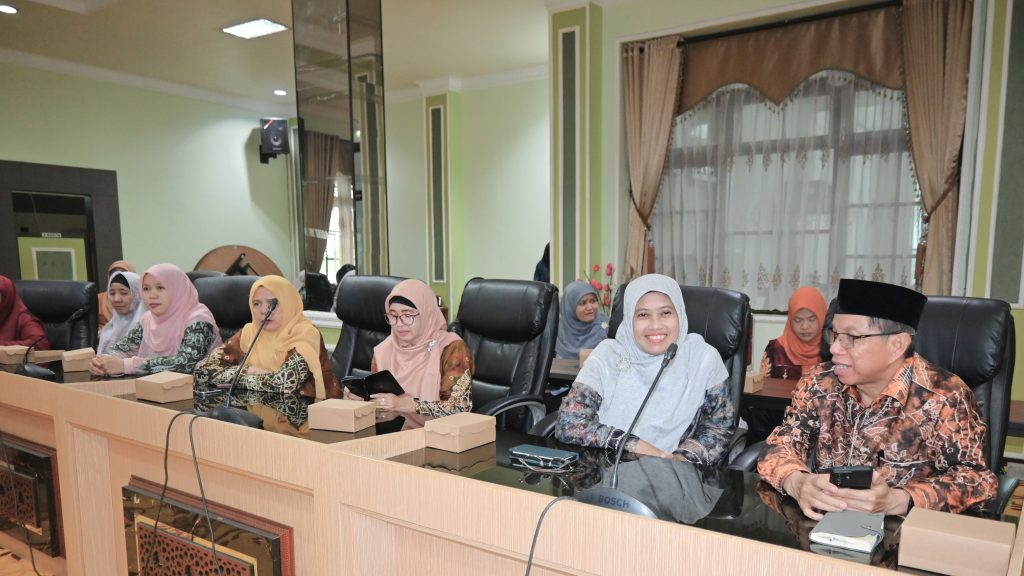 Jajaran pimpinan saat mengikuti penutupan.