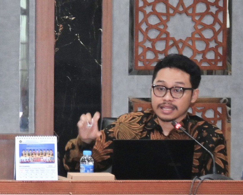 M. Rahardian Firmansyah, S.T., M.A.B. saat memberikan masukan.