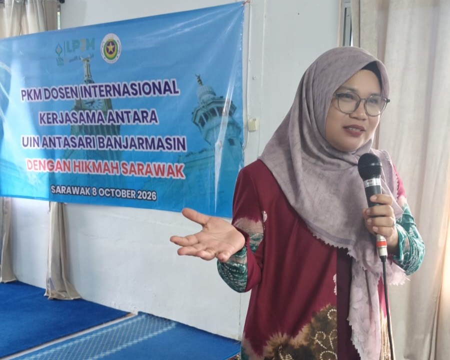 Mahmudah, M.Pd.I. saat melakukan pengabdian.