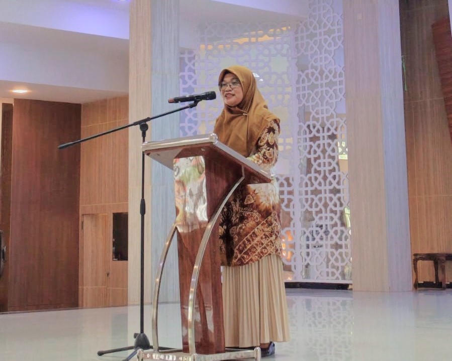 Mahmudah, M.Pd.I. saat menyampaikan laporan.