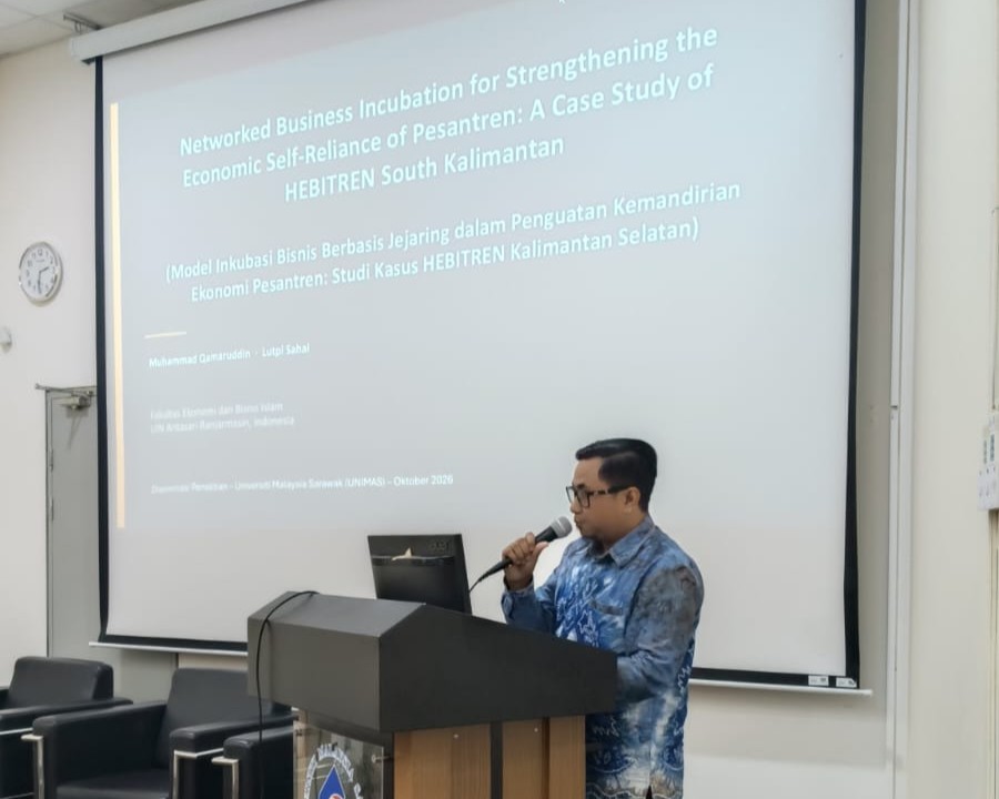 Muhammad Qamaruddin, S.E.I., M.E. saat presentasi.