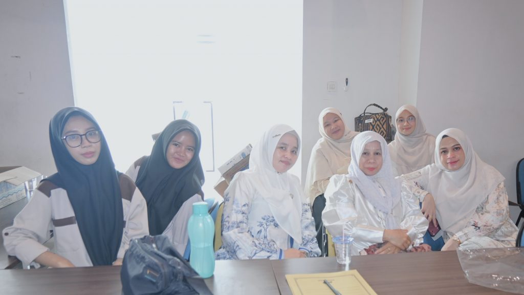 Panitia saat berfoto bersama.