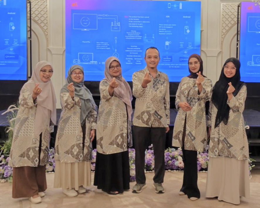 Panitia saat berfoto bersama