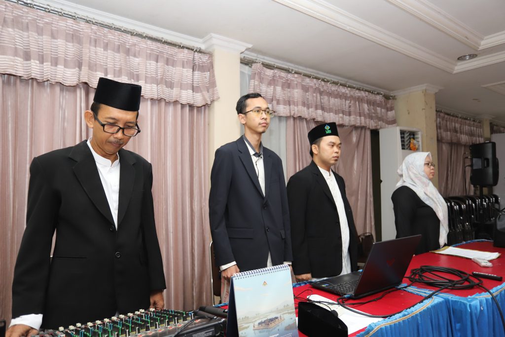 Panitia saat siaga menyukseskan acara.