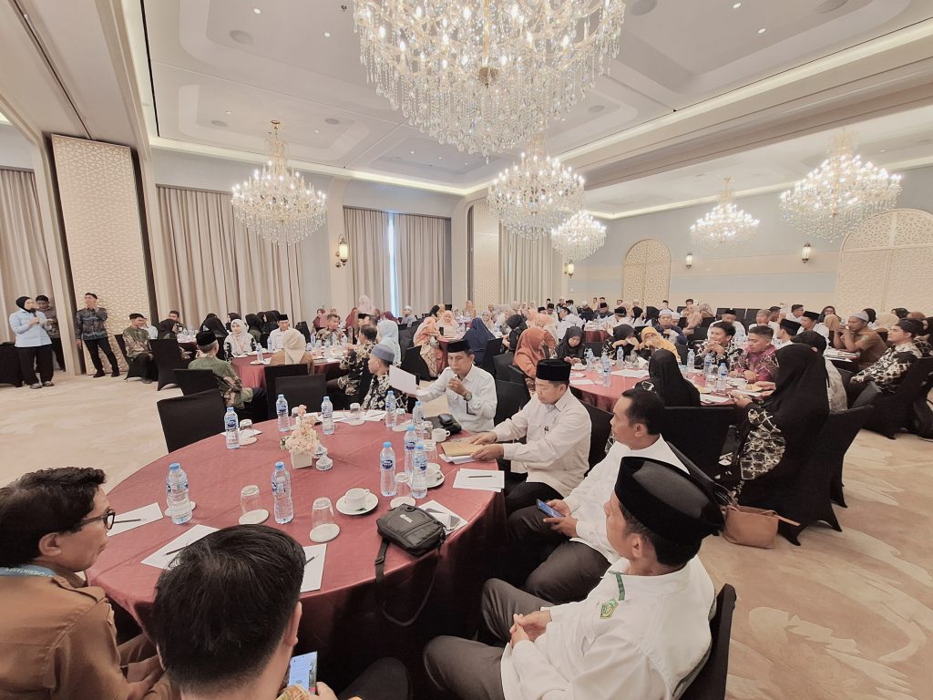 Para peserta saat memenuhi tempat acara.