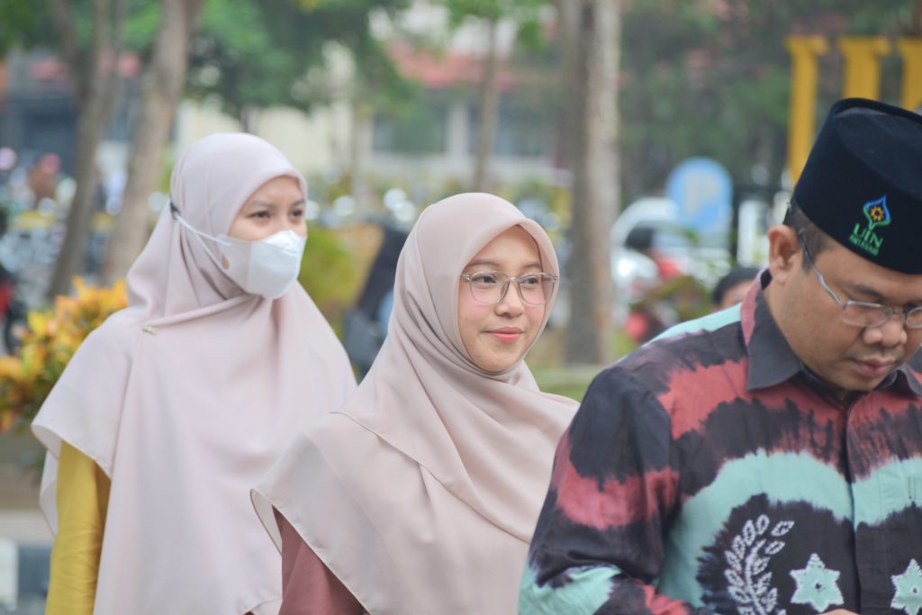 Para peserta saat mengikuti upacara.