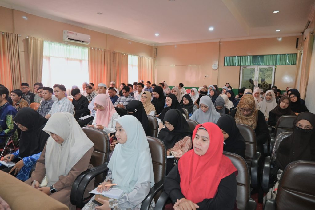 Peserta antusias mengikuti acara.