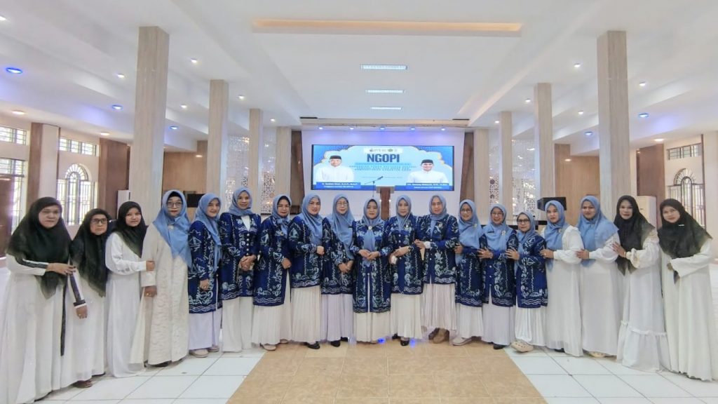 Peserta saat berfoto bersama.