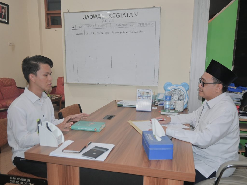 Peserta saat diseleksi Wakil Rektor Dr. Muhdi, M.Ag.