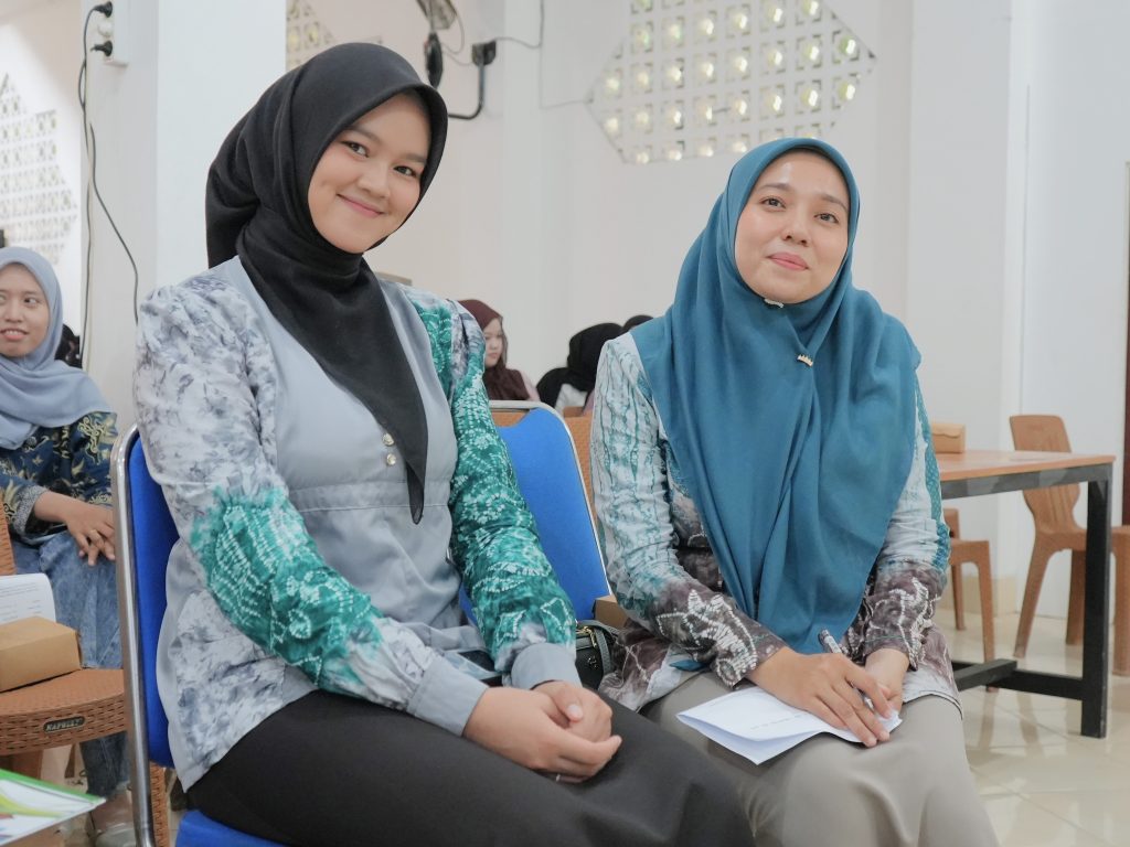 Petugas acara saat bersiap memulai kegiatan.