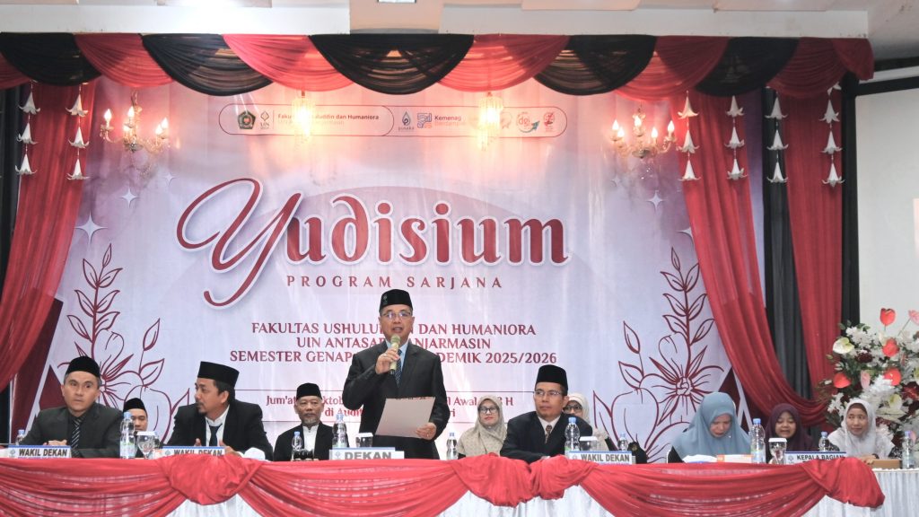 Prof. Dr. H. Akhmad Sagir, M.Ag. saat melakukan pengukuhan.