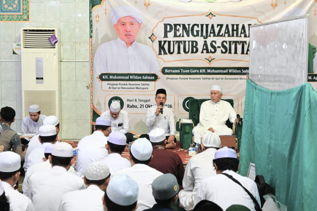 Prof. Dr. H. Akhmad Sagir, M.Ag. saat memberikan sambutan.
