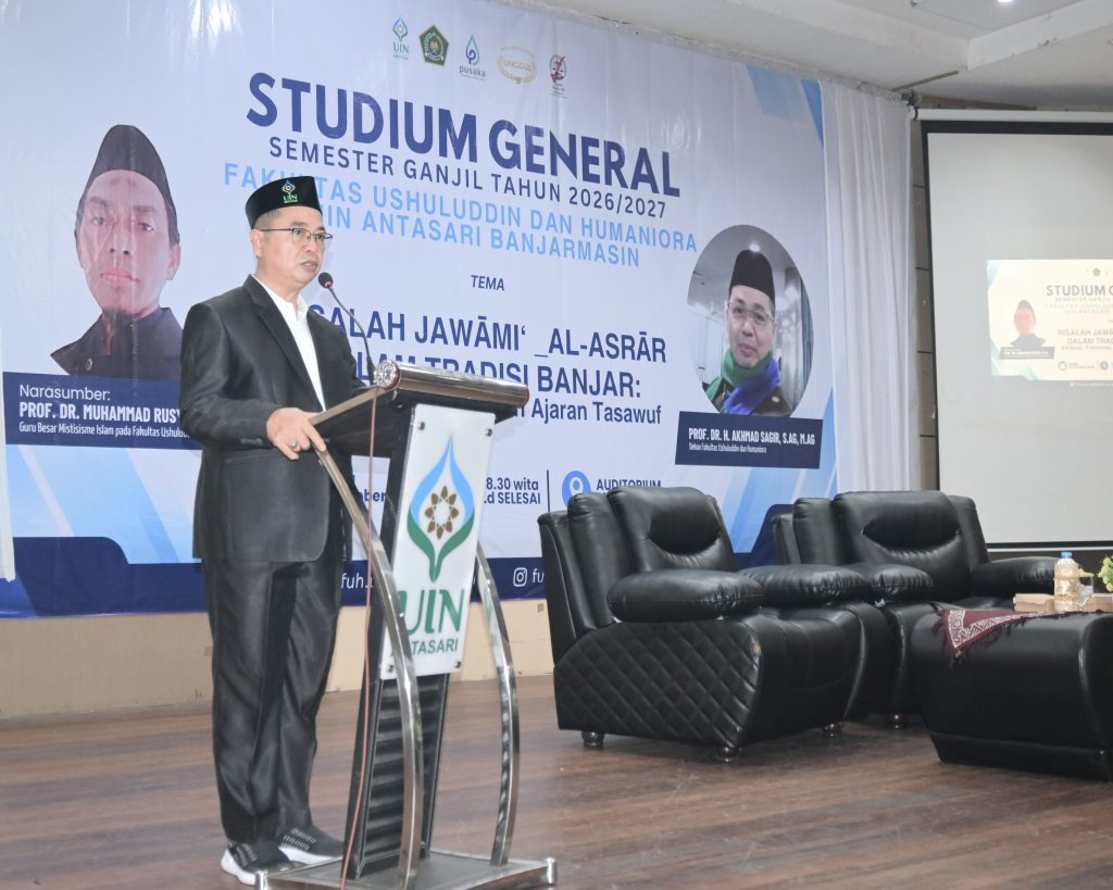 Prof. Dr. H. Akhmad Sagir, M.Ag. saat memberikan sambutan.