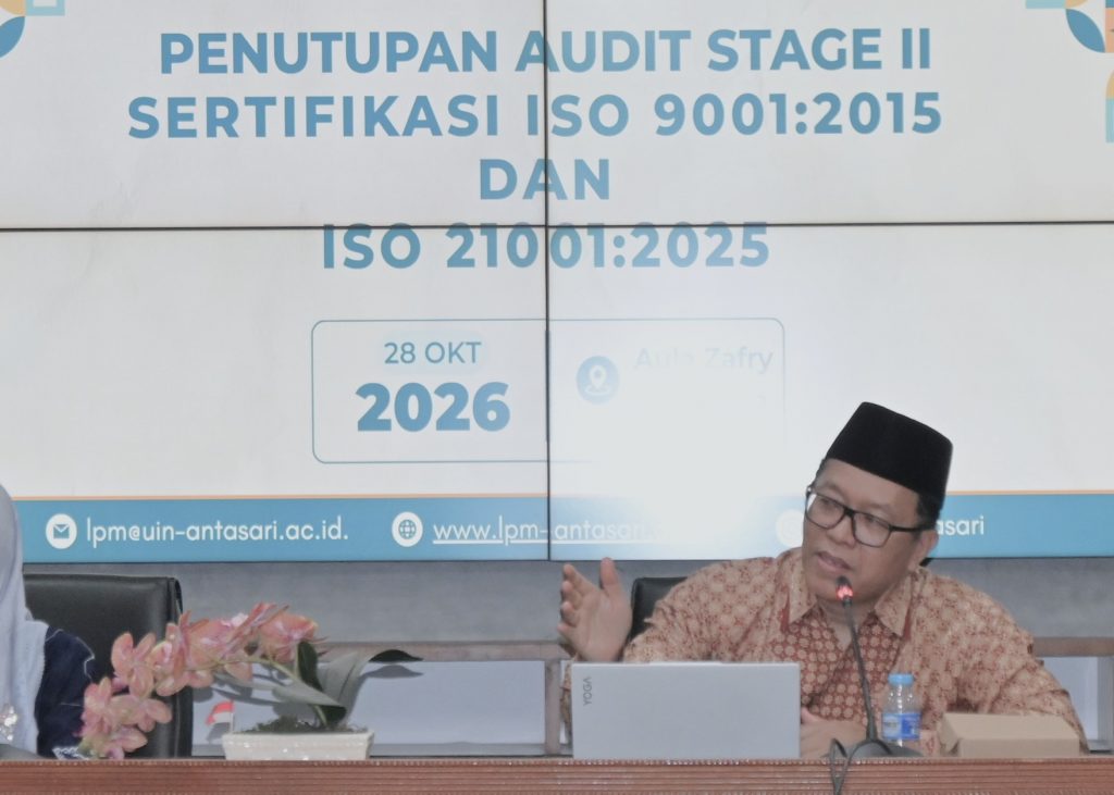 Prof. Dr. Helmi Syaifuddin, M.Fil., CRMP. saat menyampaikan hasil audit.