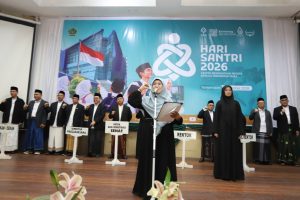 Prof. Dr. Hj. Nida Mufidah, M.Pd. saat bersemangat membacakan amanat Menteri Agama RI. Prof. Dr. Hj. Nida Mufidah, M.Pd. saat bersemangat membacakan amanat Menteri Agama RI.