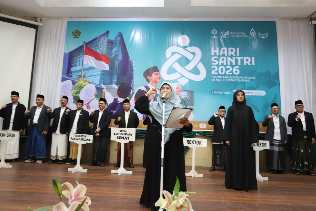 Prof. Dr. Hj. Nida Mufidah, M.Pd. saat bersemangat membacakan amanat Menteri Agama RI.