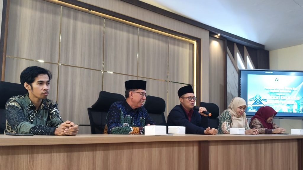 Prof. Dr. Zaenuddin, M.A. saat memberikan sambutan.