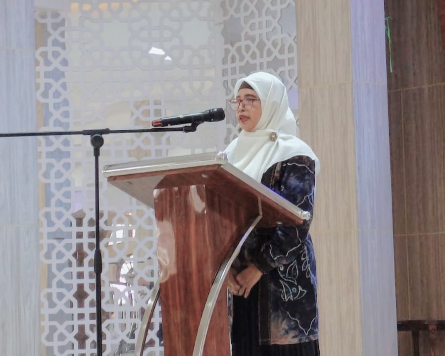 Rahimah, S.Ag. saat memberikan sambutan.