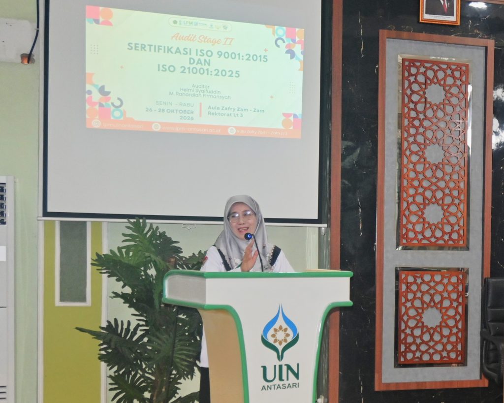 Rektor Prof. Dr. Hj. Nida Mufidah, M.Pd. saat memberikan sambutan.
