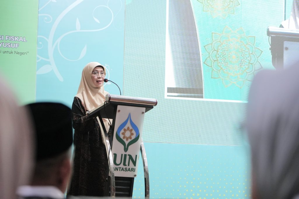 Rektor Prof. Dr. Hj. Nida Mufidah, M.Pd. saat membuka acara.