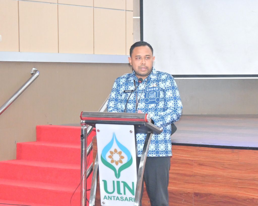 Rifki Hakim, M.Pd. saat menyampaikan sambutan.