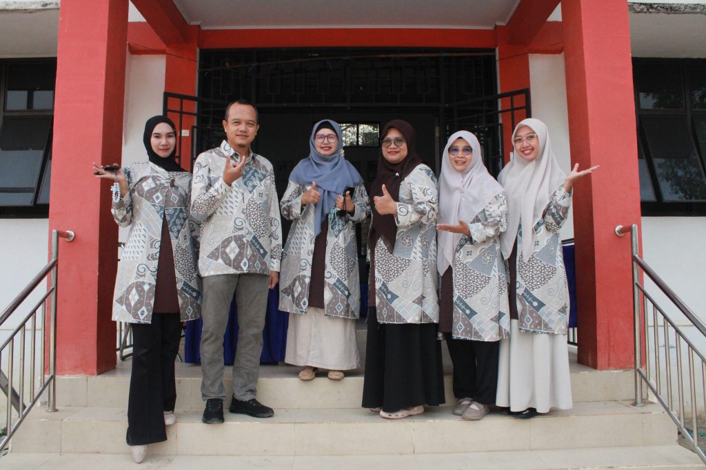 Tim Panitia saat berfoto bersama.