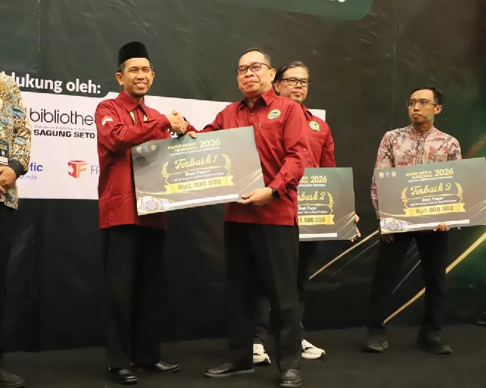 Untuk kover berita Pak Dr. Ahmad Syawqi.
