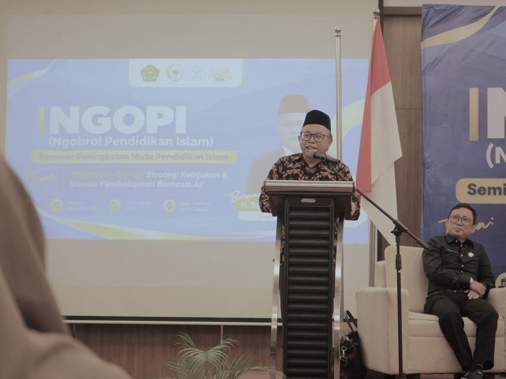 Wakil Rektor Dr. Irfan Noor, M.Hum. saat memberikan sambutan.